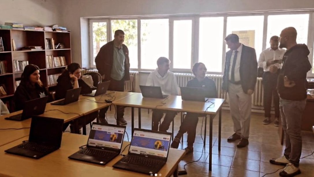 **Gazi Anadolu Lisesi'nde Robotik Kodlama Atölyesi Gerçekleştirildi**